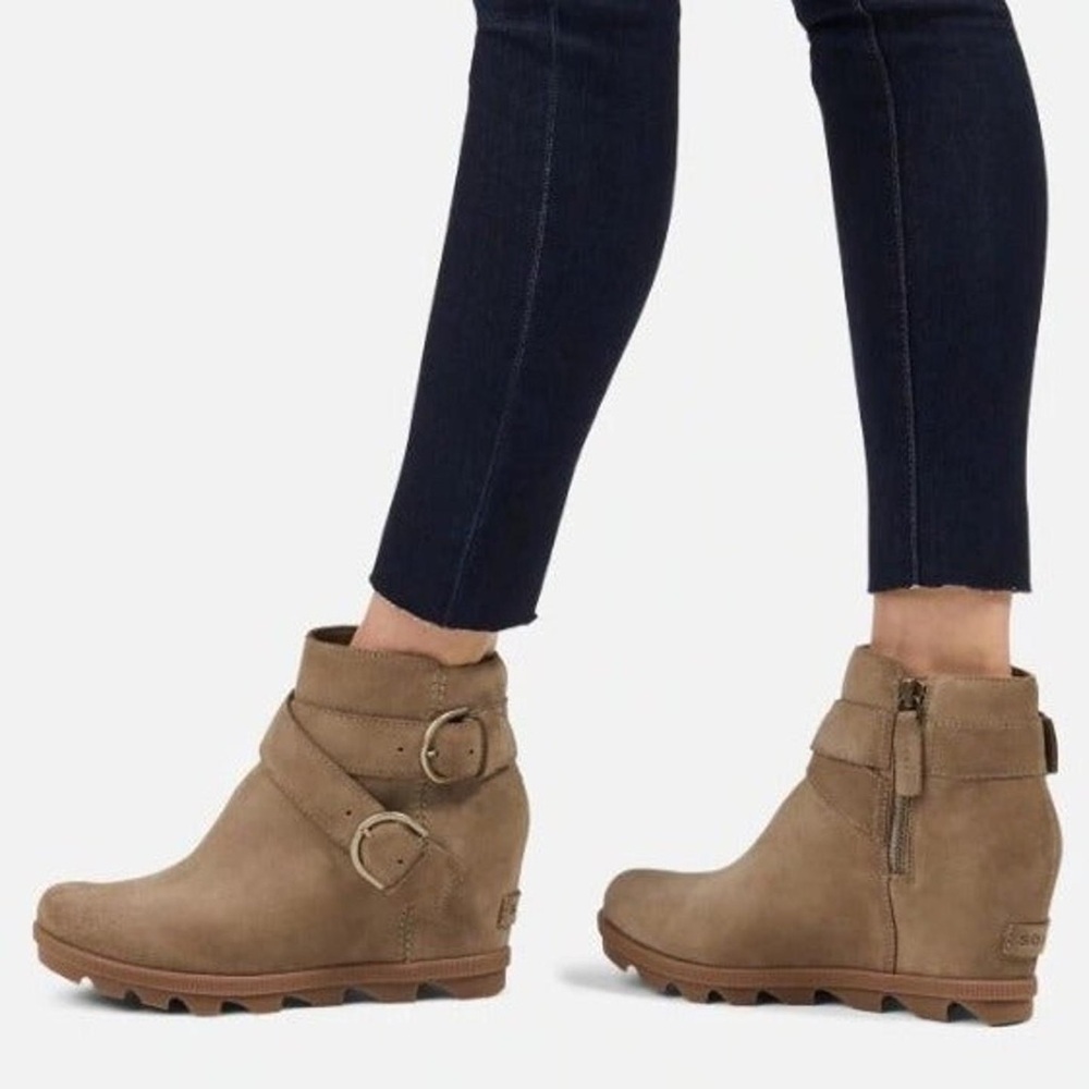 EUC - Sorel Joan of Arctic Wedge ll Buckle Boot - Size 10.5